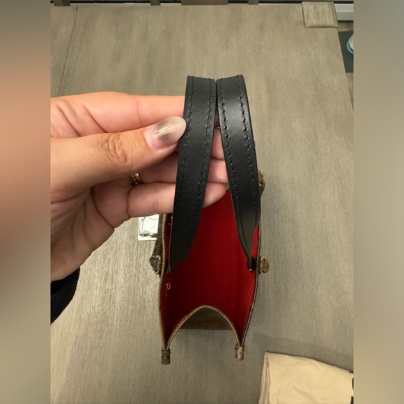 LV On the Go MM Reverse Monogram - Picture 9 of 10